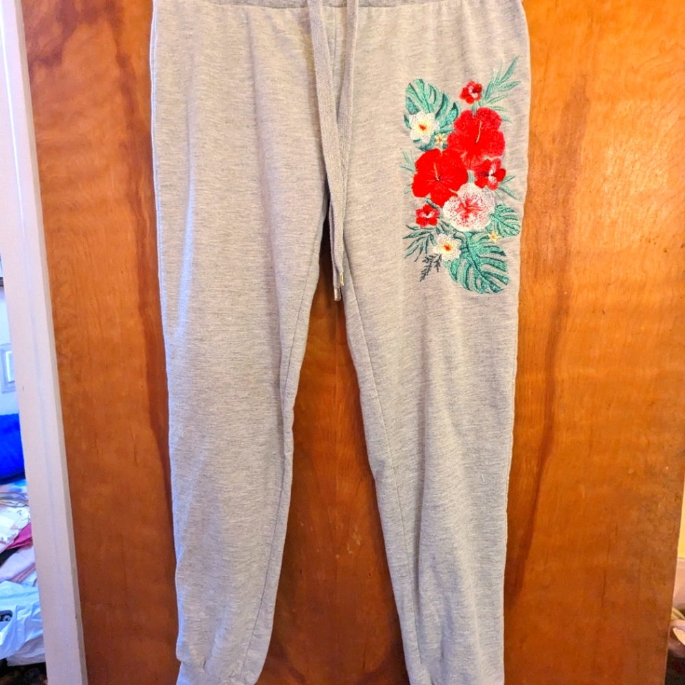 Small grey pants
